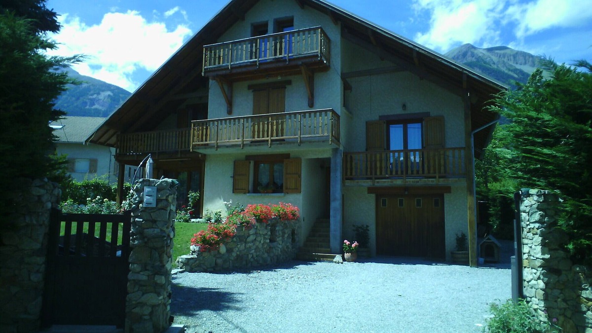 Chateauroux-les-Alpes Apartment | New apartment in Chalet, in the heart of the Parc des Ecrins,