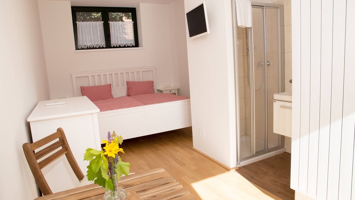 Grub an der March Apartment | New apartment in an oasis of wellbeing with a private courtyard and sun terrace.