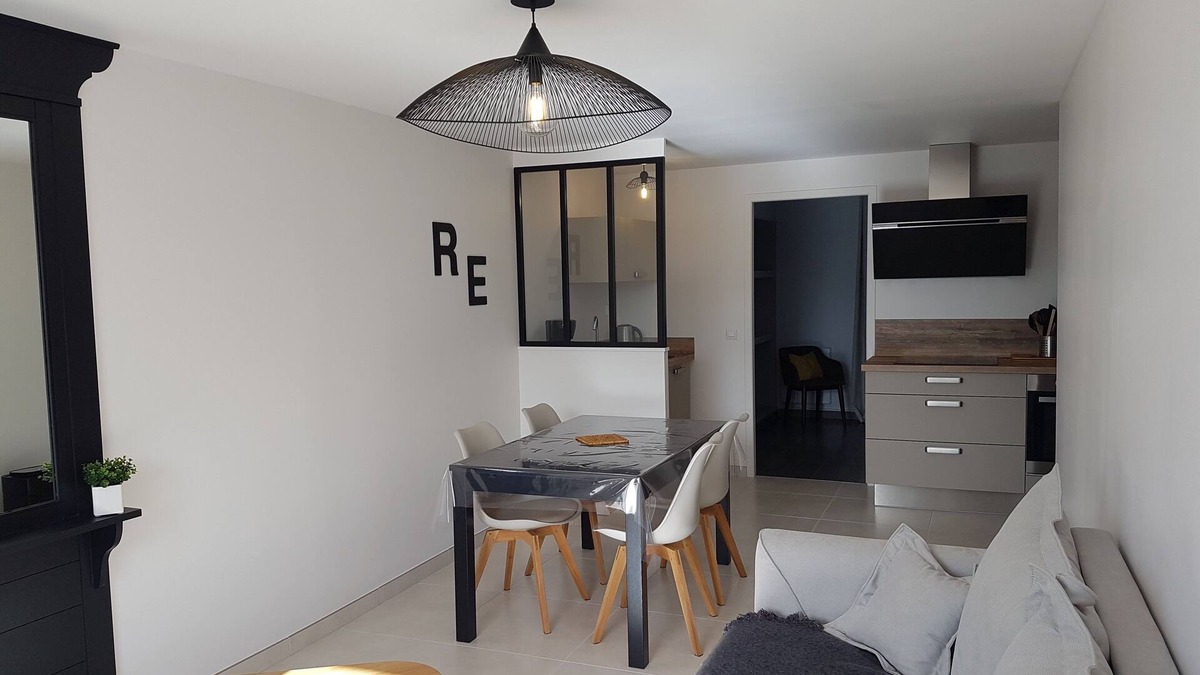 La Flotte Apartment | new apartment, heated pool, private parking, charming secure residence