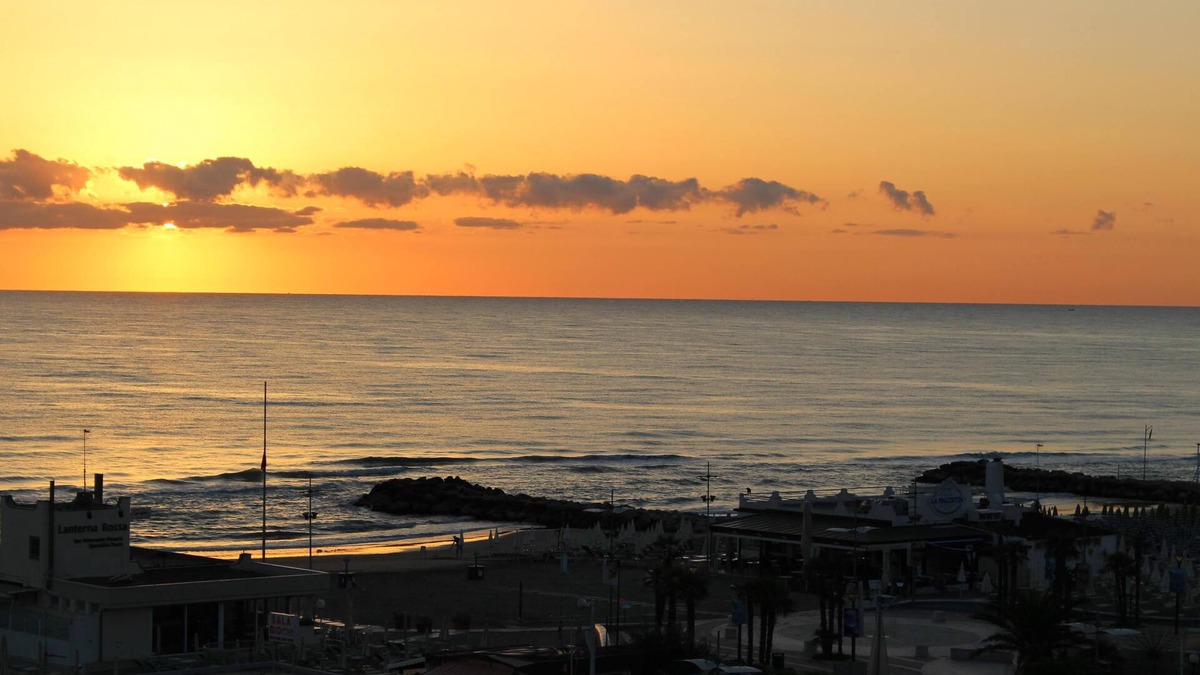 Misano Adriatico Apartment | New apartment (renovated), views of the sea (100m).