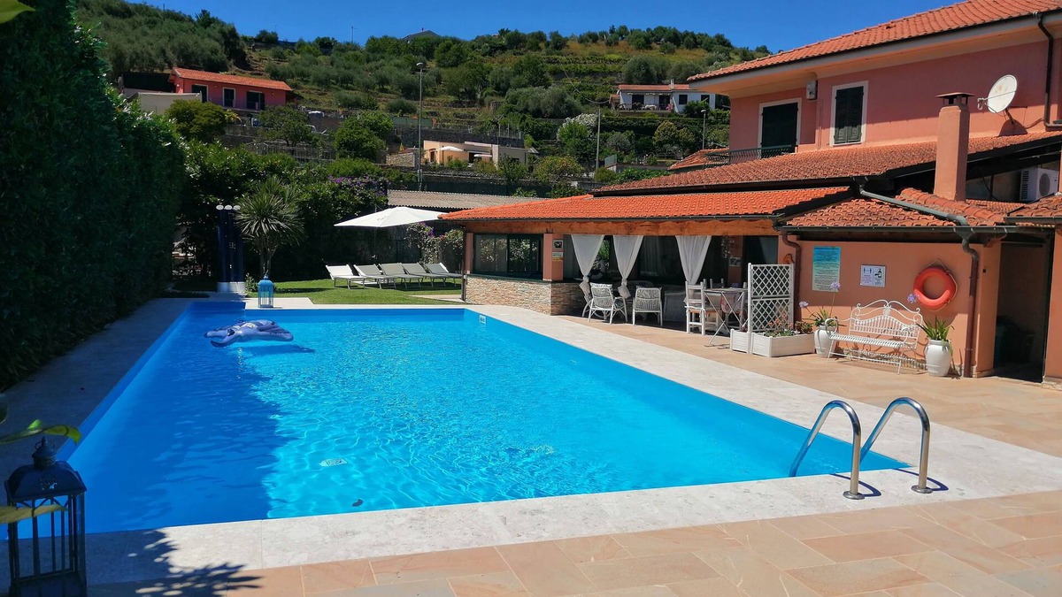 Imperia Apartment | NEW APARTMENT x5 PEOPLE IN VILLA WITH POOL HOT -HUB 2. KM FROM THE SEA