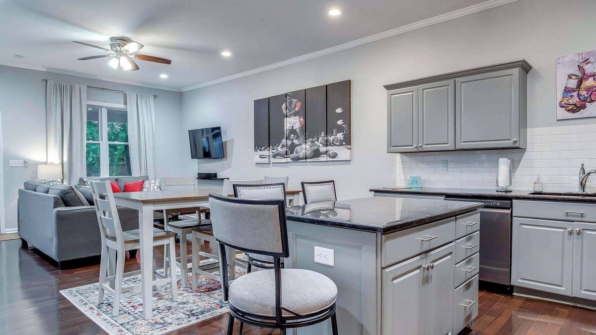 Highlands House | New! - At Home in the Highlands 4br/2ba Walkable!