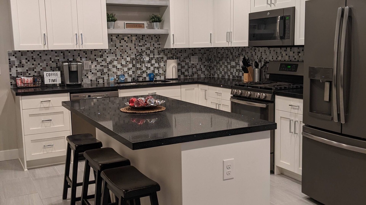 Riverton House | New Basement Apt. In Riverton