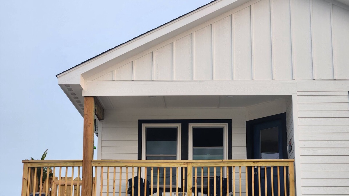 Waves House | New Beach Cottage/Water View/Beach Gear/walk to beach!