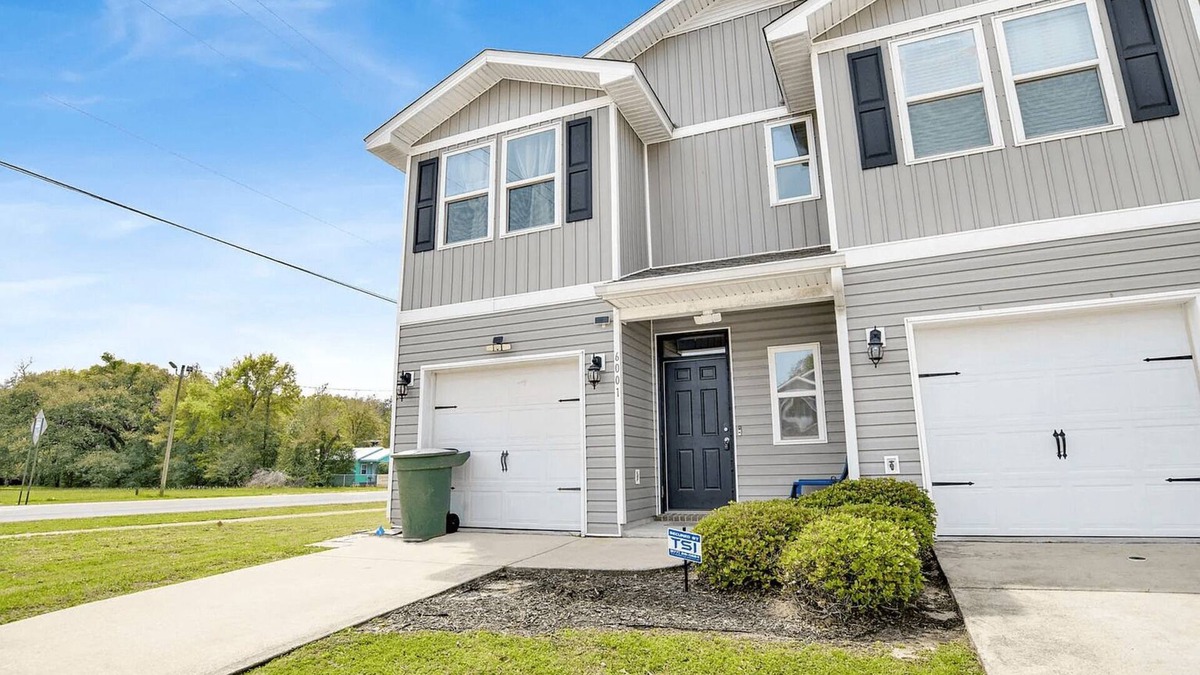 Bellview House | "NEW Beach Home" Mins to Hospital & PNS Airport! 20 min to Hiking/Parks.