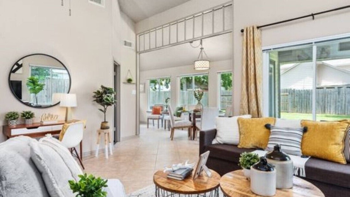 Barker House | NEW, Beautiful Home Fast Wi-Fi