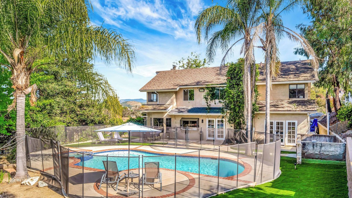 Agoura Hills House | New! Beautiful King Size + Pool + Spa + Pool Table in Agoura Hills!