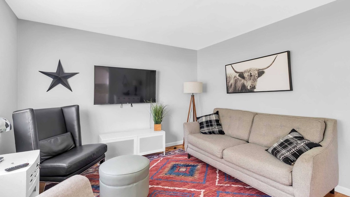 Pontiac House | NEW! Beautiful retreat Home Near Auburn Hills/Waterford