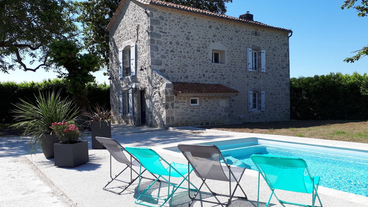 Nerac House | NEW: Beautiful stone house with fireplace and swimming pool