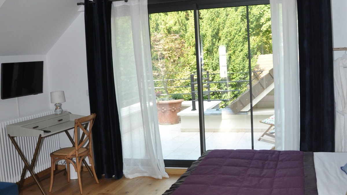 L'Isle-Adam House | New - Bed and Breakfast and rooftop - center of L'isle Adam - Le clos de l'Isle