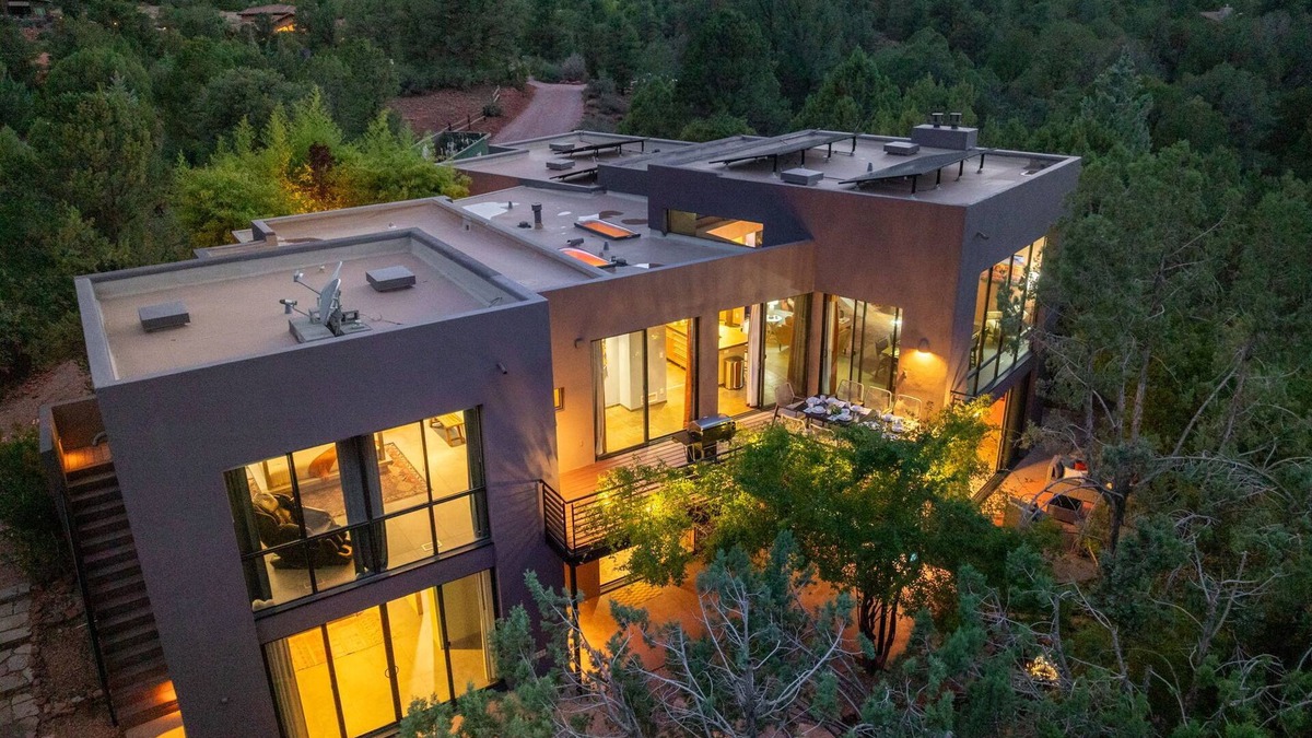 West Sedona House | NEW! Bella Vista Private I Spa I Game Rm I Rock View I Trail Access I Sleeps 16!