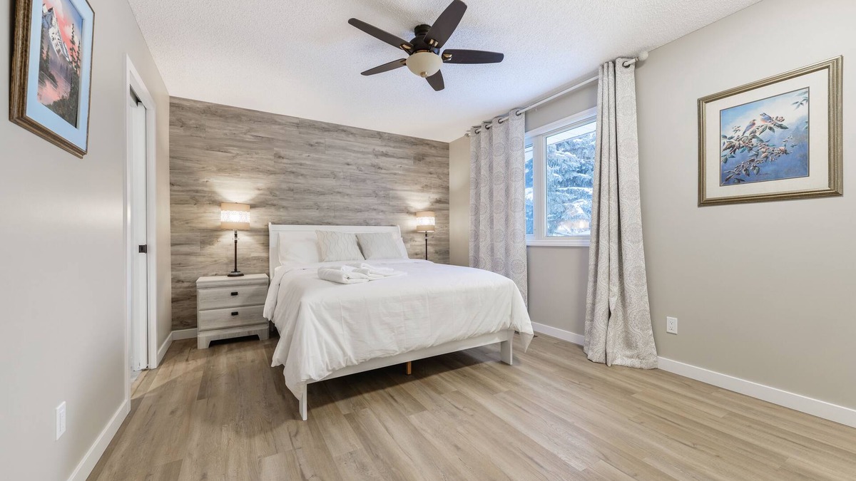West Edmonton House | 🔥NEW ⭐️BEST TODAY⭐️ 4 Bedroom up to 8 people Home Close to WEM!