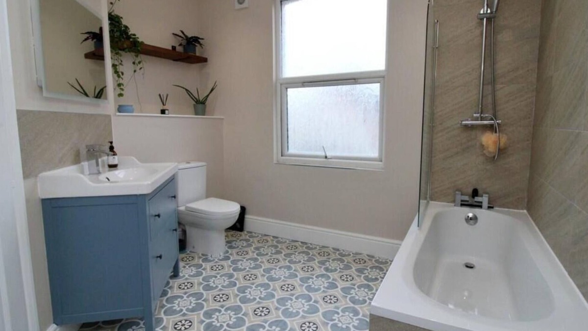 Rugby House | New Bilton Housen2 bedroomed close to town centre