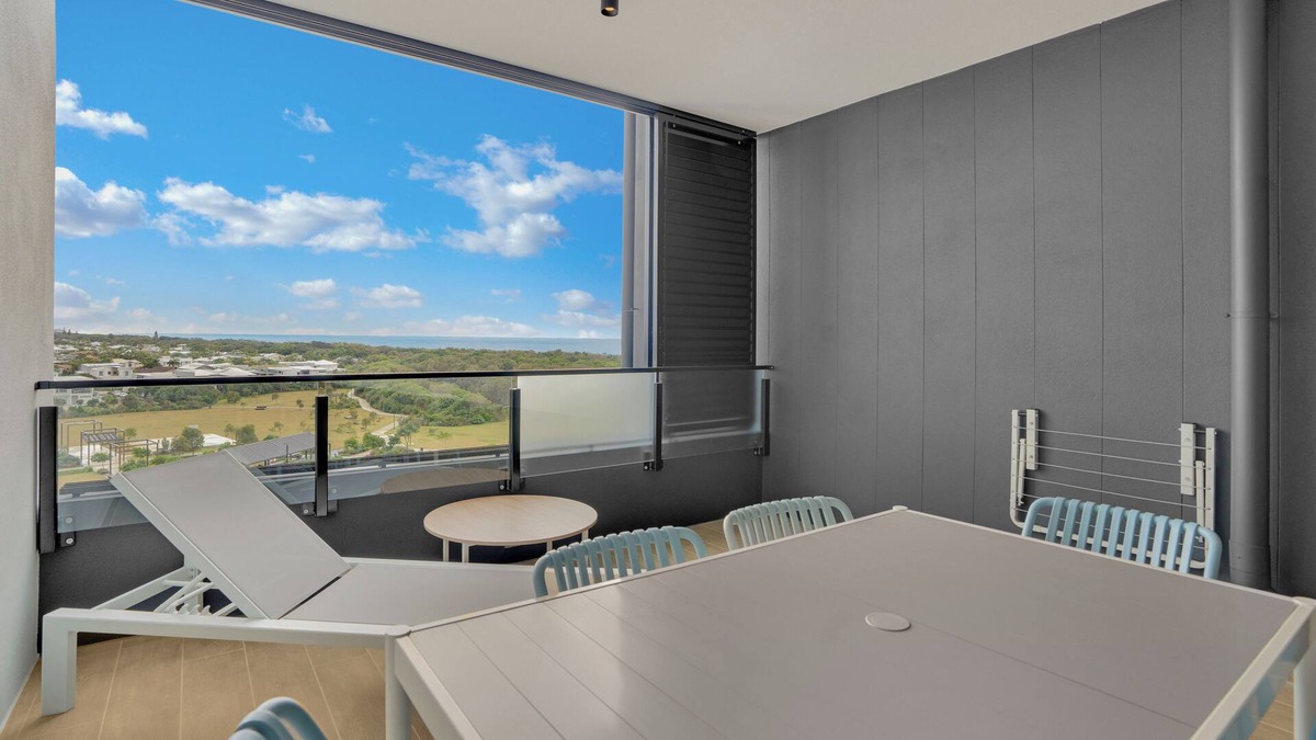 Bokarina Apartment | New Bokarina Oceanview 3 bedroom apartment with heated pool.