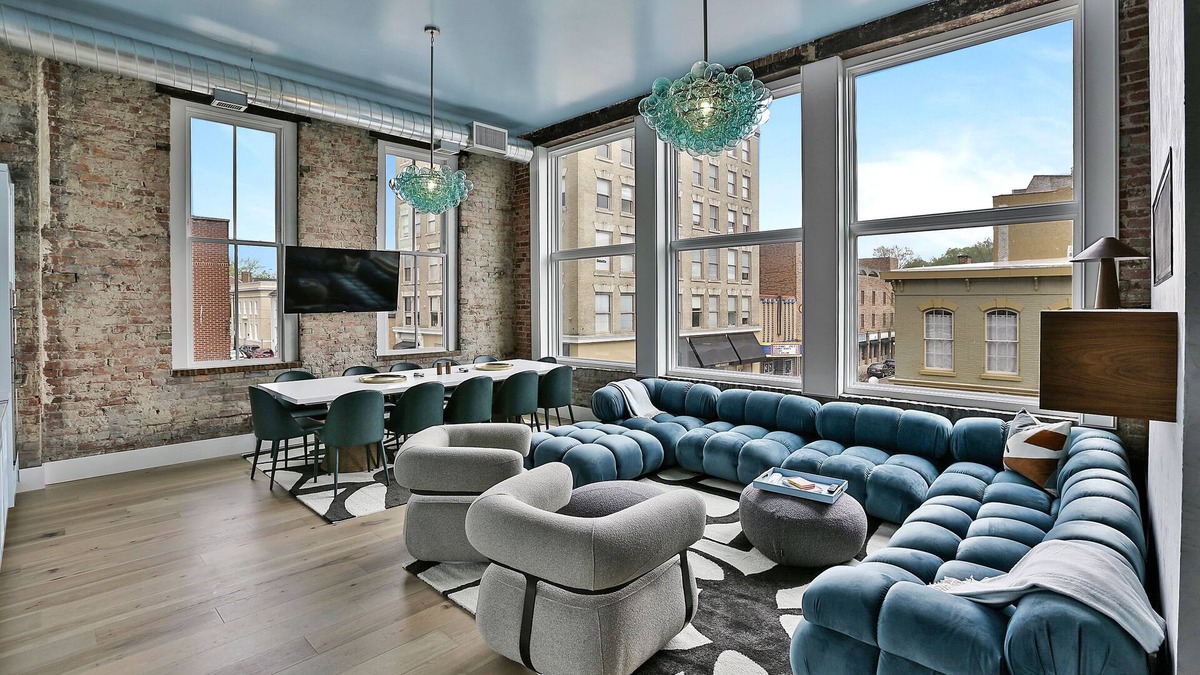 Frankfort House | NEW Bourbon Trail Luxury Loft in Downtown Frankfort/5 BR + 5 Bath/Sleeps 10