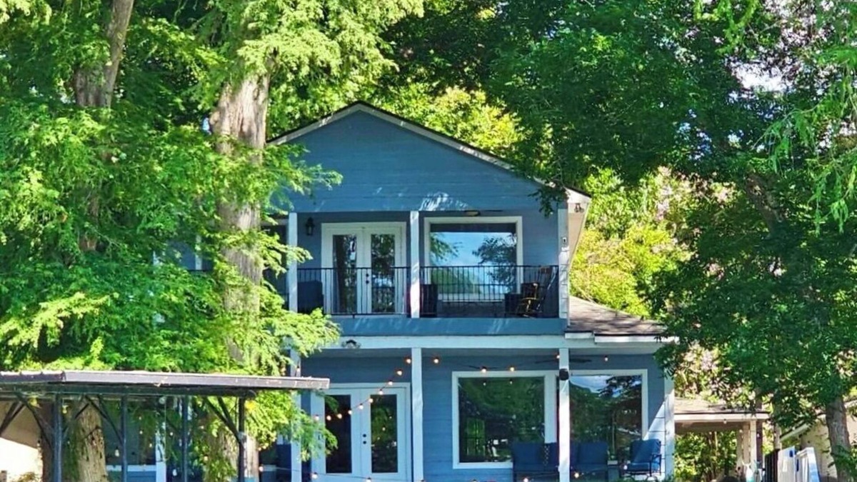 New Braunfels House | New Braunfels Lakefront Escape: 4,000 Sq Ft Home with Private Dock & Fun
