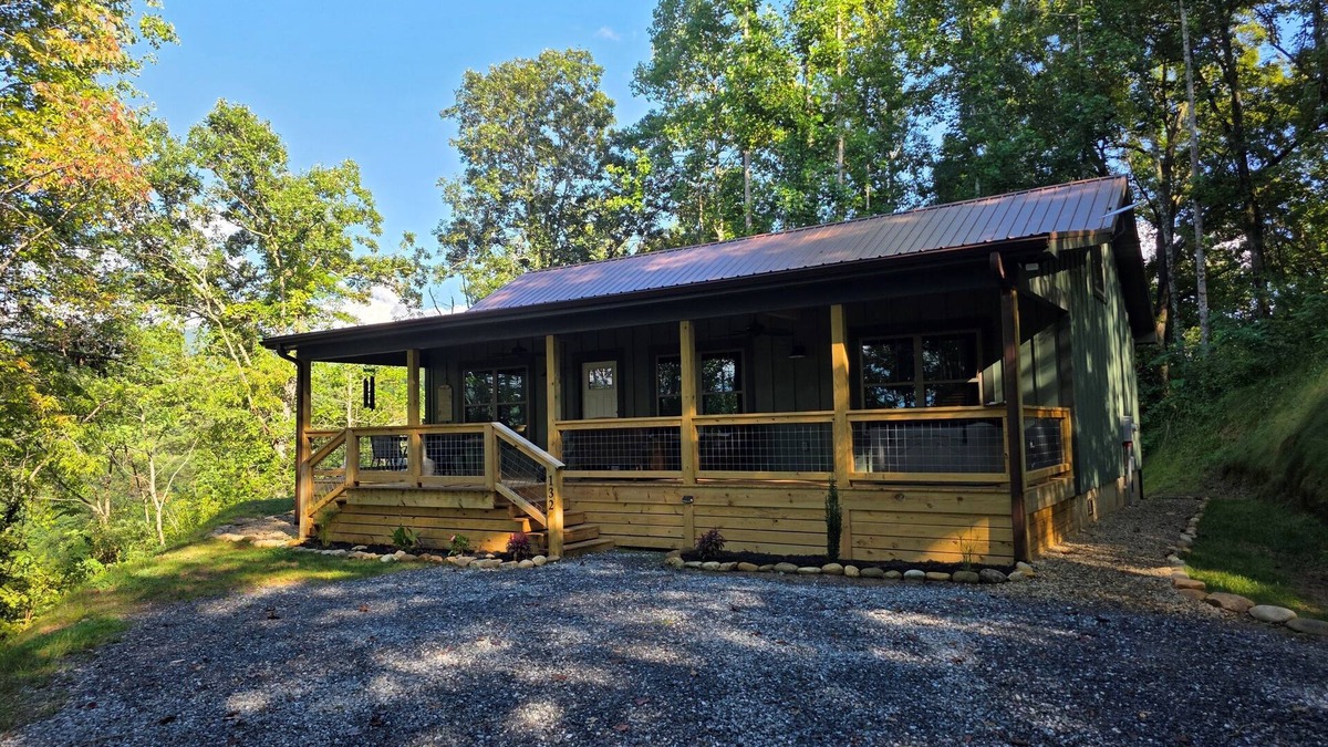 Whittier Cabin | New Build! 2 BR En-Suite,Near Casino,WCU& Railroad