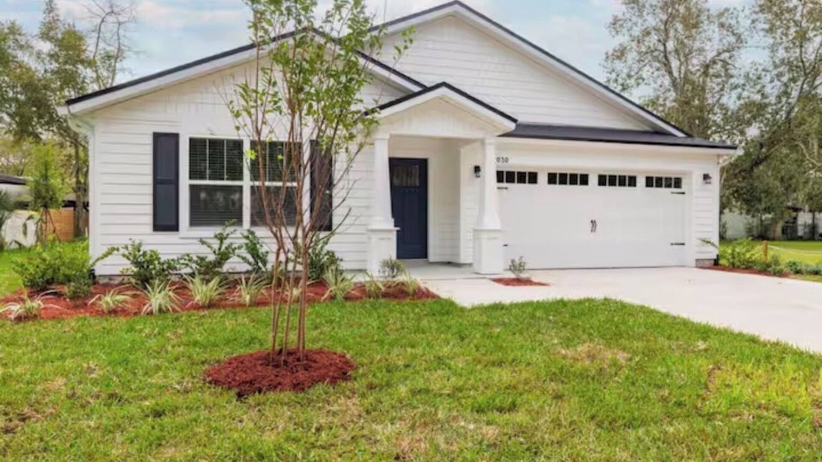Southside House | New Build - Beach - Town Center - 3Bed 2 Bath