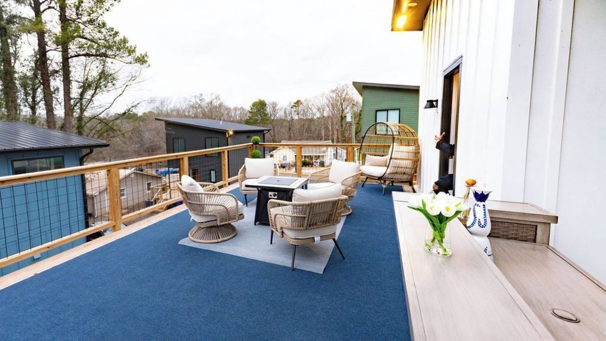 Hayes House | New Build: Blue Rooftop& Patio min's from Downtown, Duke, NCCU, Hospital,