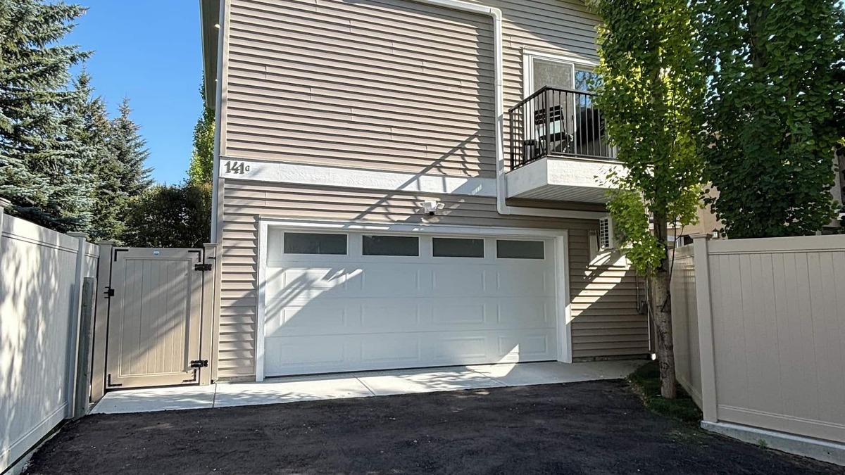 Signal Hill House | New Build, Charming 1-bedroom home in fabulous Calgary SW, 1.2 hours from Banff