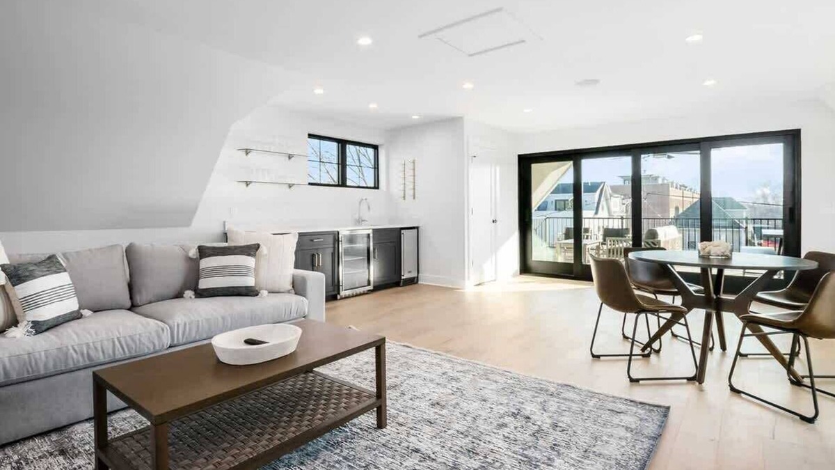Downtown Columbus House | NEW BUILD Short North Home w/Rooftop Terrace!