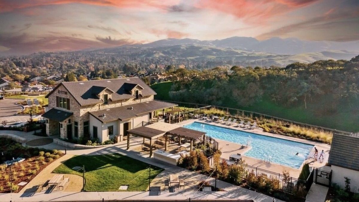 San Ramon House | New built luxury Home: Hiking, Park, Golf, Parking, Near Downtown Restaurants