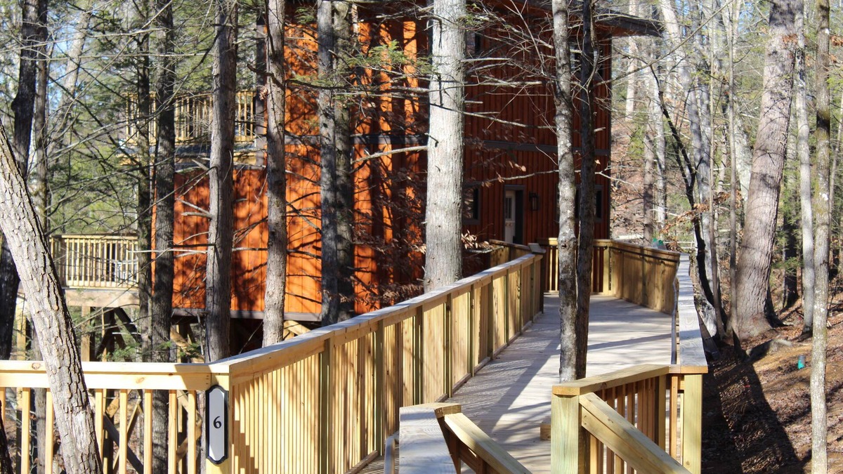 Pigeon Forge Cabin | New! CABIN IN THE TREETOPS 2 br/sleeps 6, Private Hot Tub, Gas Grill, 2 Decks