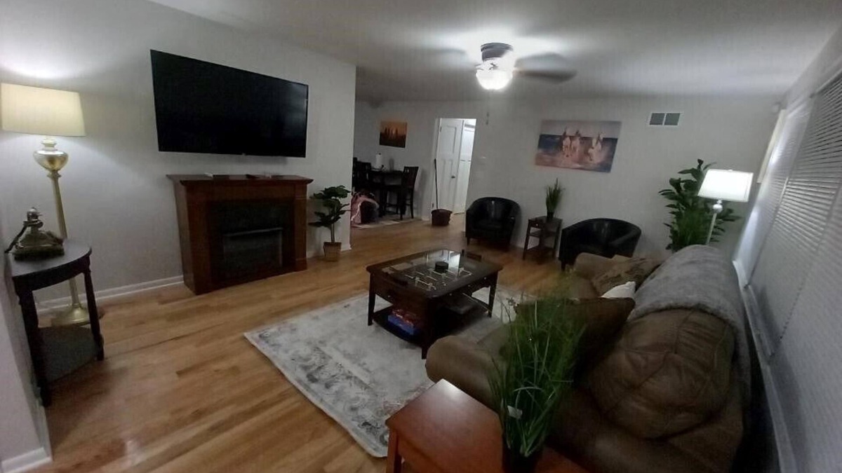 Racine House | New! Carefree! Pro Cleaned, Self Check In Sleeps 6