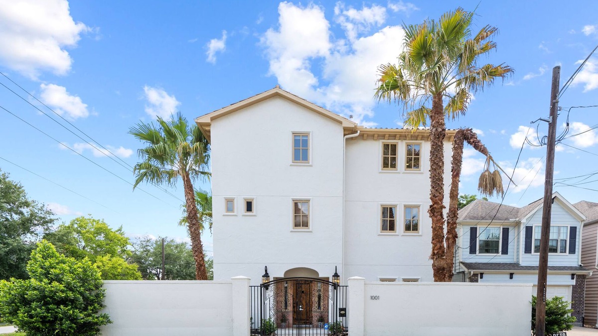 Houston Heights Villa | NEW- Casa Amigos- 4BR Villa in Heart of Heights w/Large Rooftop Patio