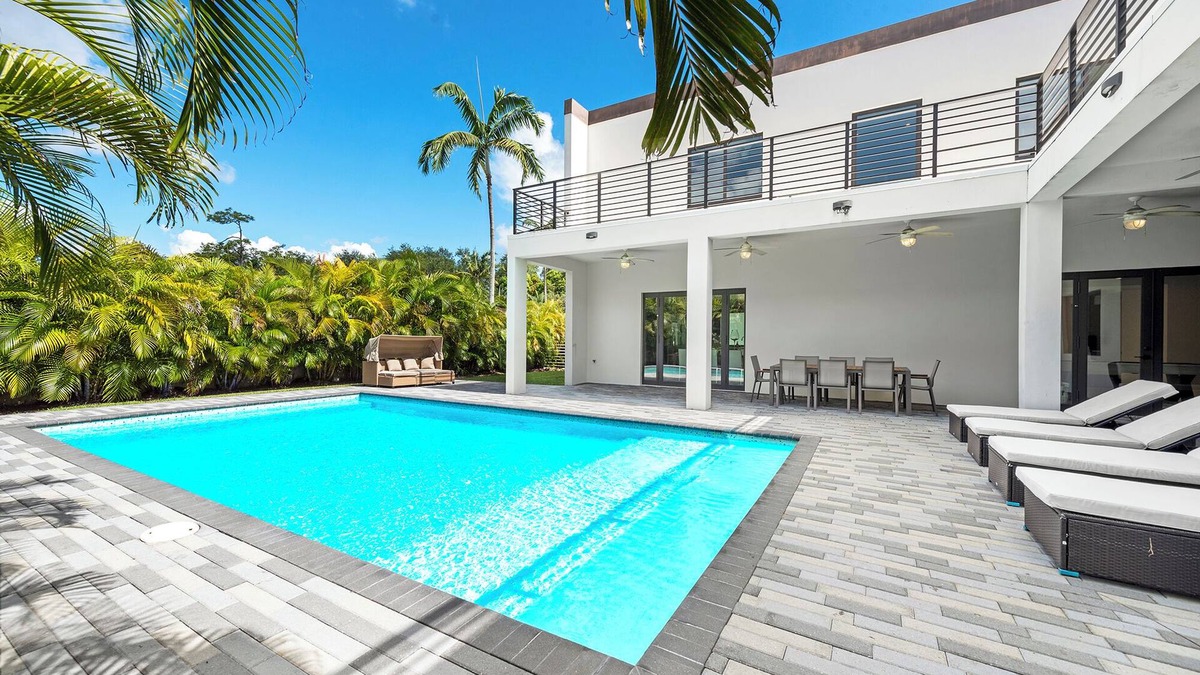 Ludlam House | New Central Miami Home, Sleeps 20, 70' TV, Pool, Game Room, Spacious Backyard