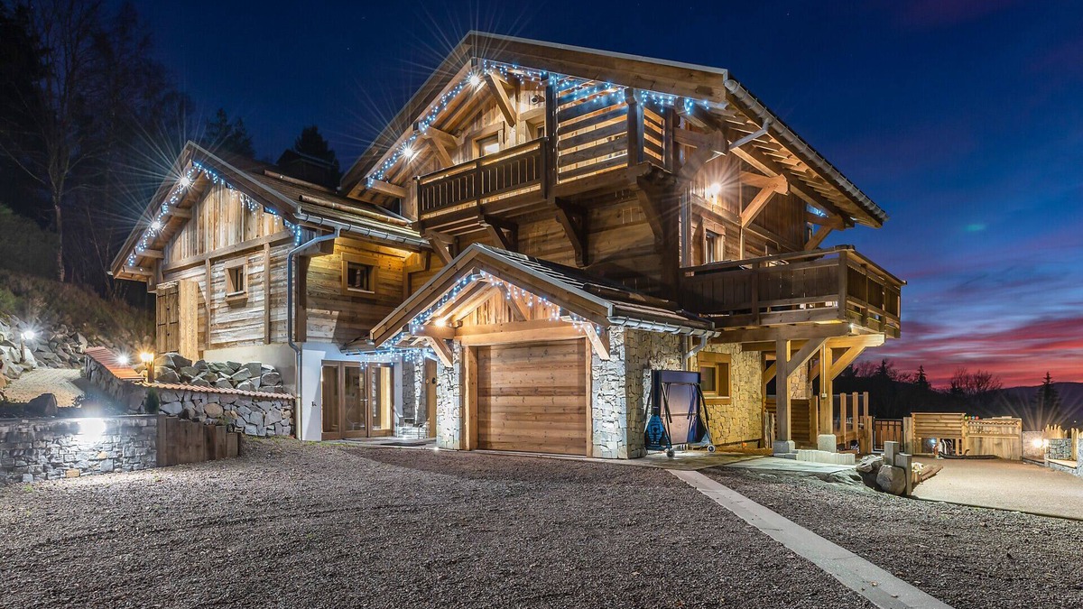 Le Tholy Ski Chalet | * NEW * CHALET "UNDER THE ROCK" 14 PERS - SAUNA, SPA, POOL, CINEMA, DISCO