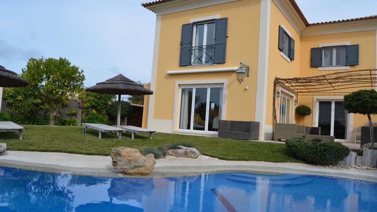 Cascais Villa | NEW CHARMING AND LUXURY VILLA VIDEIRA WITH POOL
