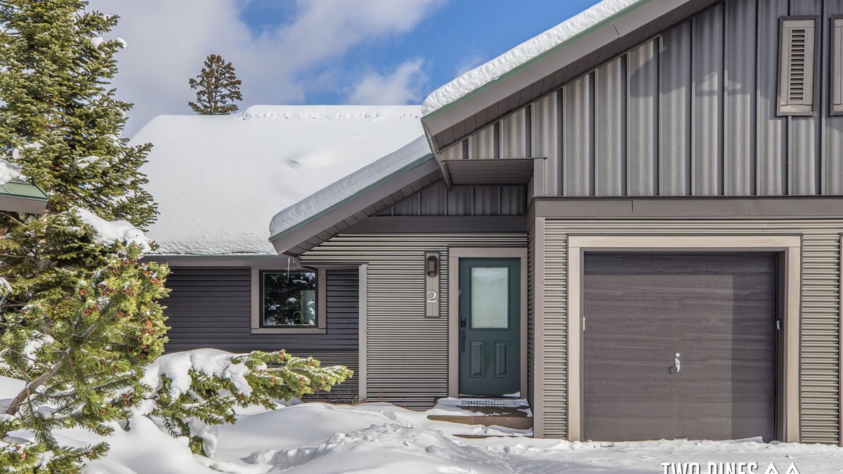 Big Horn Condo | New Charming Big Horn Ski-In/Out Home! Cozy Fireplace, Walk to Resort!