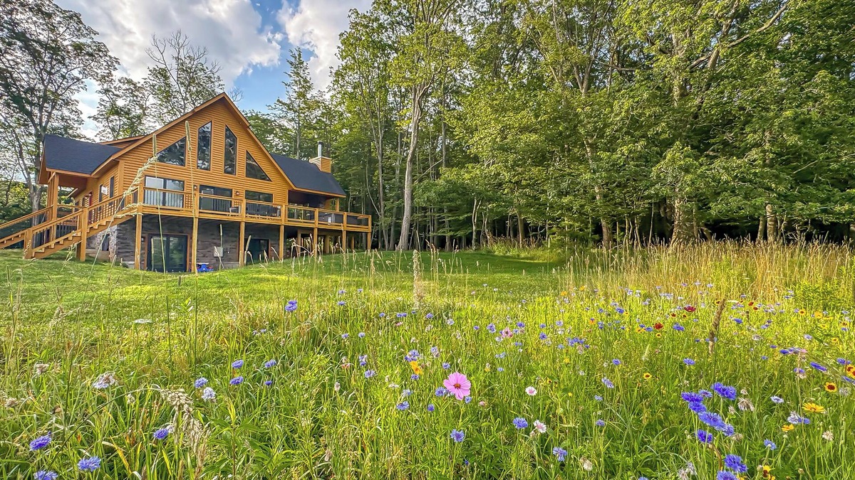 Waterfront Greens House | New: Charming Cabin Home with Free Golf + More