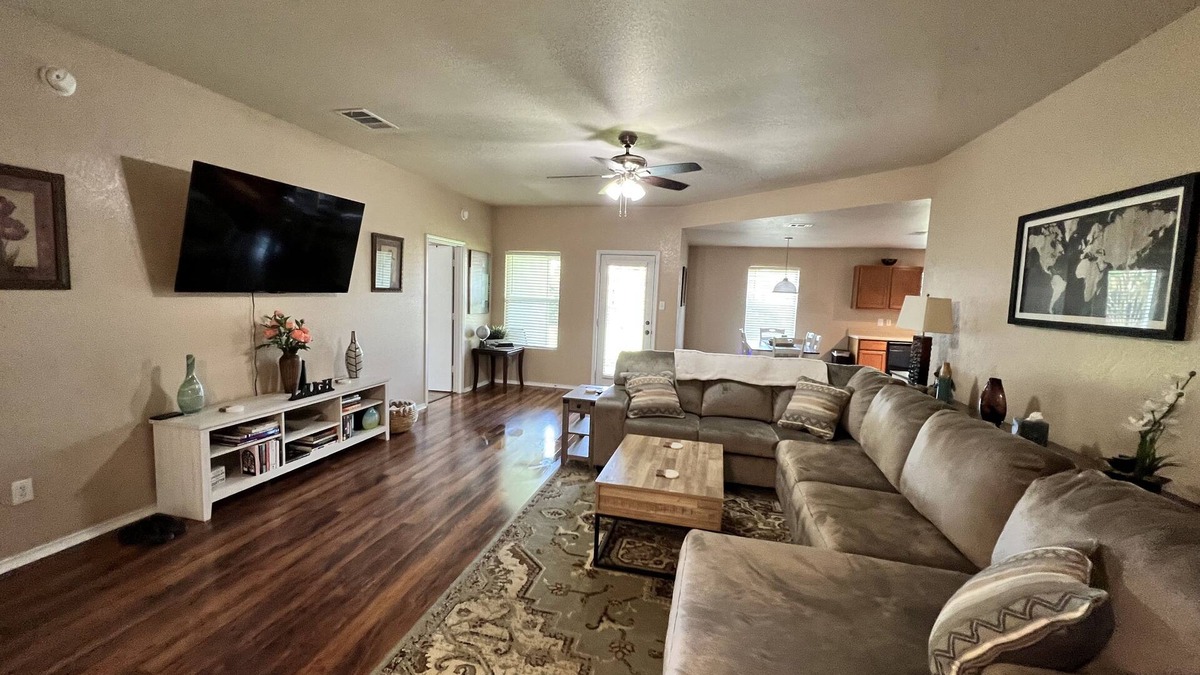 Temple House | *NEW* Cheerful 4 Bedroom Home-Pet Friendly