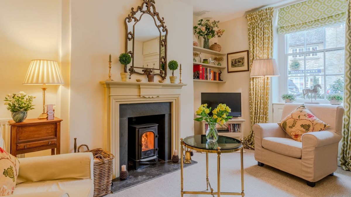 Tetbury House | New Church Cottage - sleeps 4 guests in 2 bedrooms