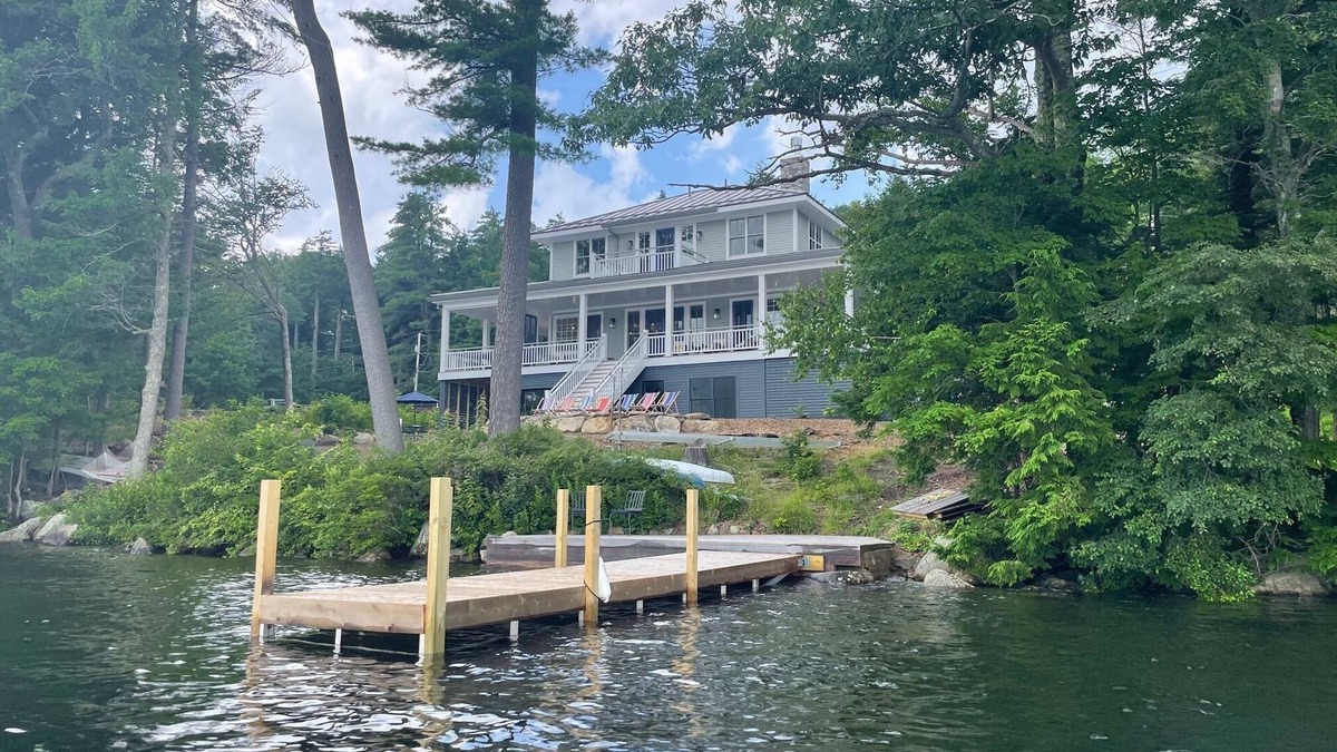 Mount Sunapee House | New Classic Lake House on Lake Sunapee, sleeps 16. 6 bedroom, 6 bath