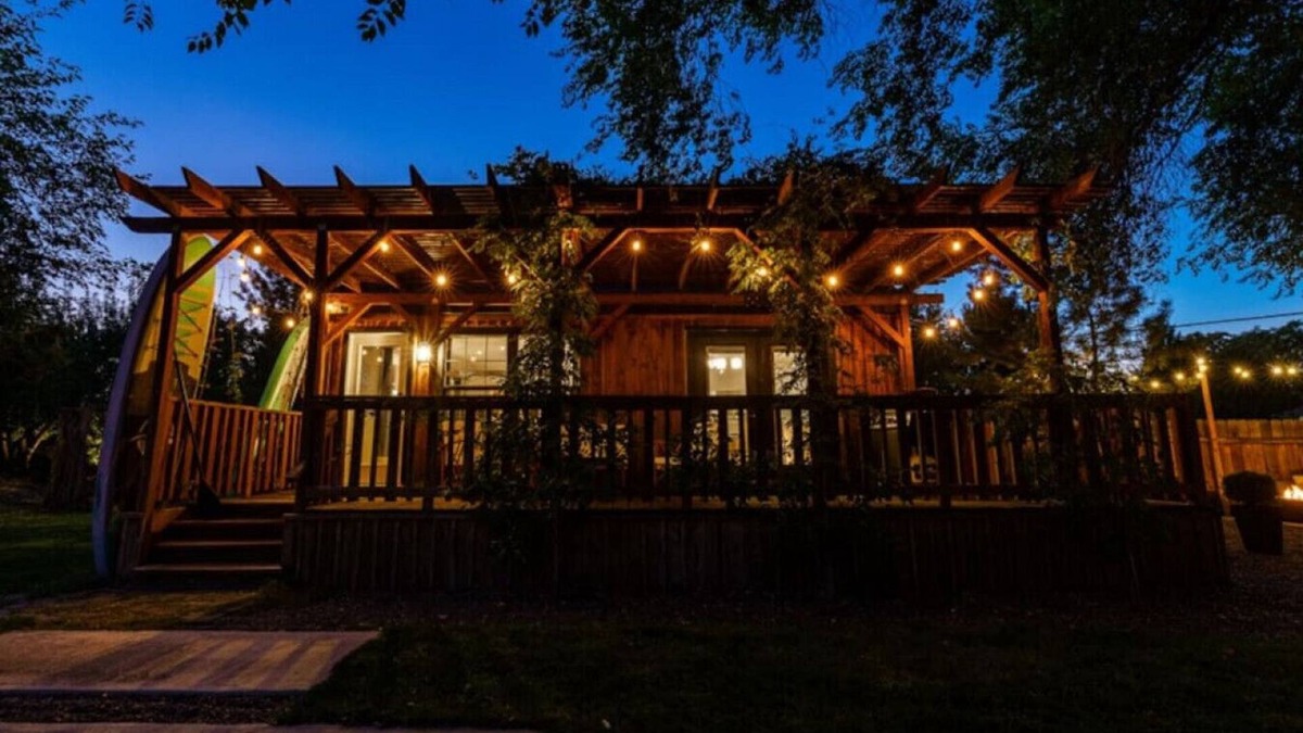 Veterans Park House | *NEW* Clean, Modern Paradise! *Walk to River/Lake*