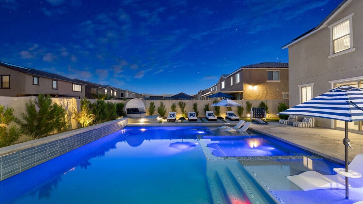 Coachella Apartment | *New Coachella Chill 6BR Massive Pool and Hot Tub
