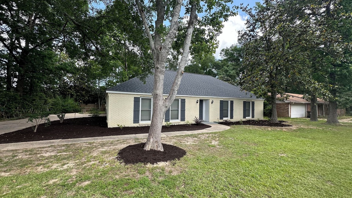 Hattiesburg House | NEW! Comfort and Space in Midtown - The Holly House