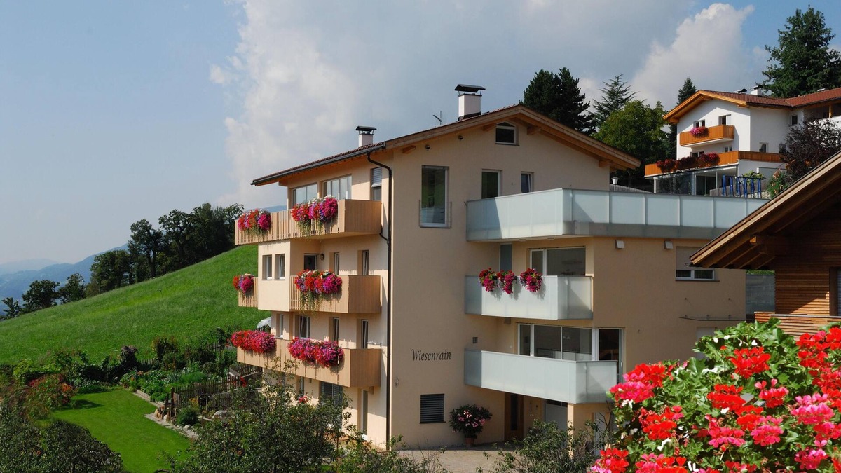 Feldthurns Apartment | New, comfortable apartment near the village, right on Kastanienweg