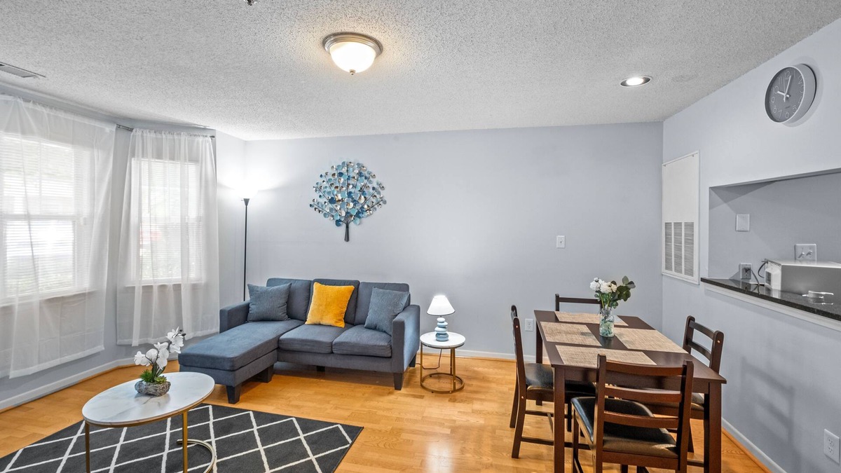 Dilworth Condo | NEW! Condo for Monthly Stays Near UpTown Charlotte - Free parking