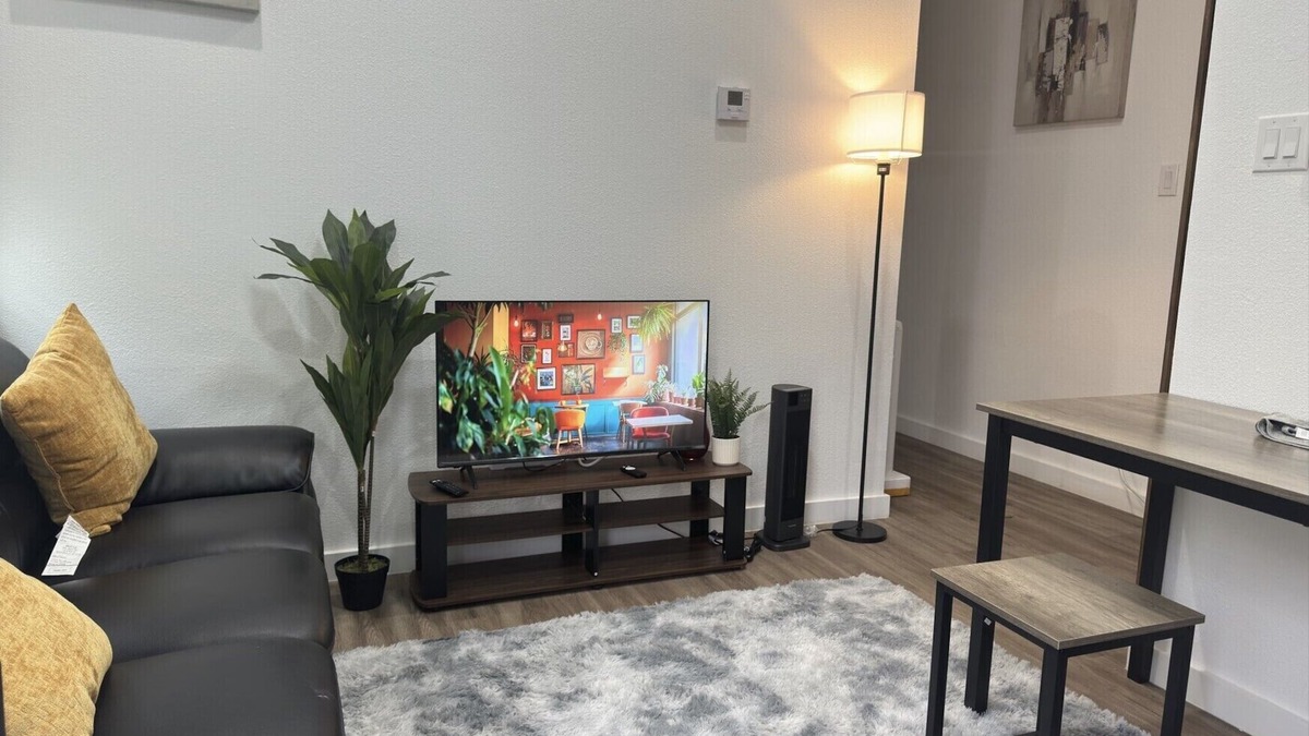 Cedar Crest House | New Construction 1-Bedr Mother-In-Law Quarters with Private Entrance in Dallas