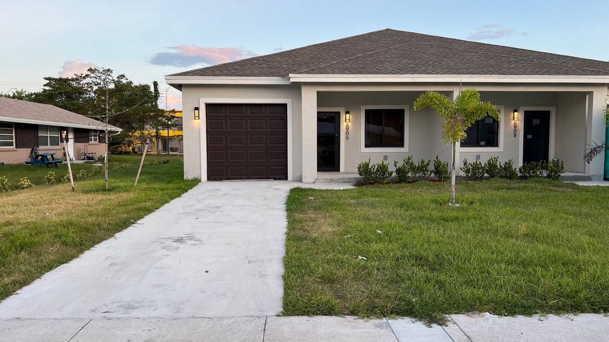 West Park House | New Construction clean 3 Bedroom 2 full Bathroom , Fully equipped kitchen