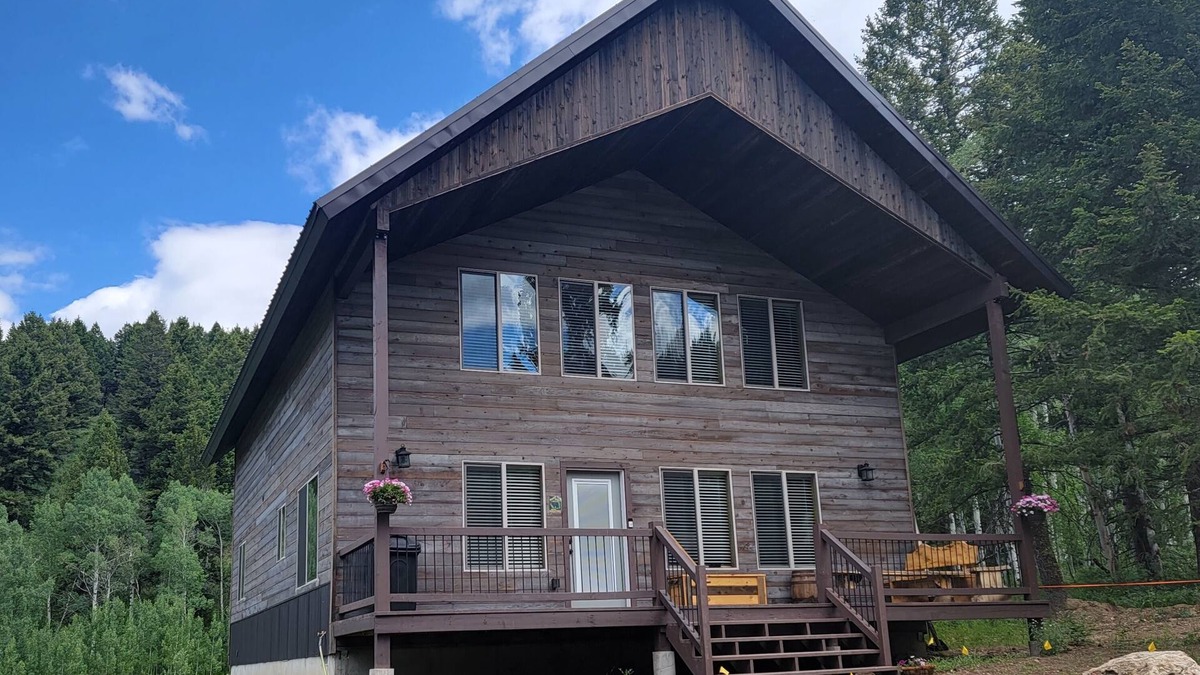 Island Park Cabin | New construction, hot tub, 12 miles to Yellowstone, WiFi, AC, firepit,