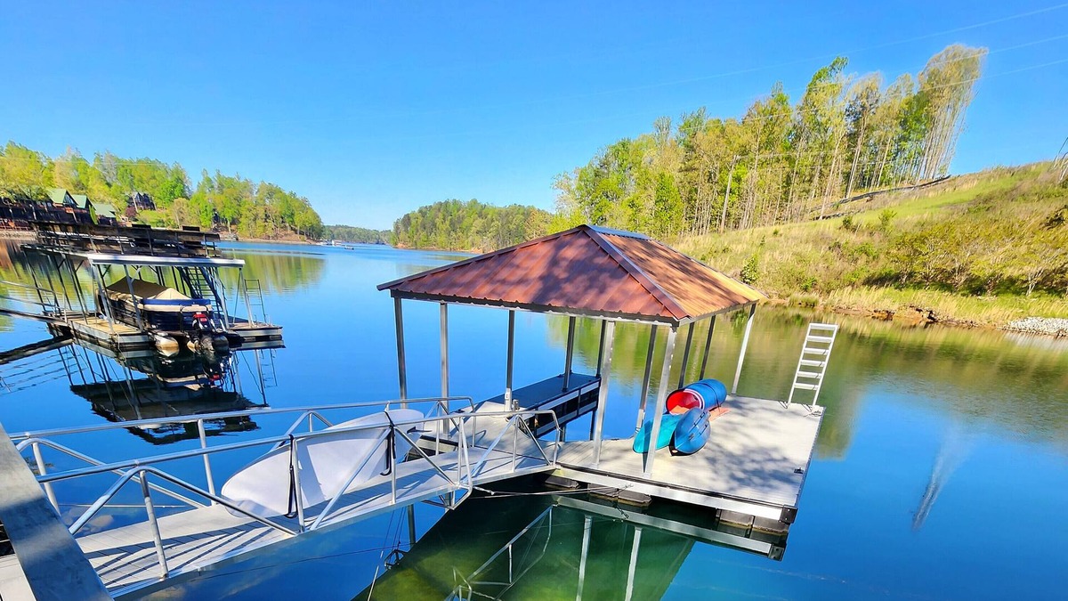 Six Mile House | NEW CONSTRUCTION! Lake Keowee Lakefront 4 bedroom/4bath house, 9 mi. to Clemson
