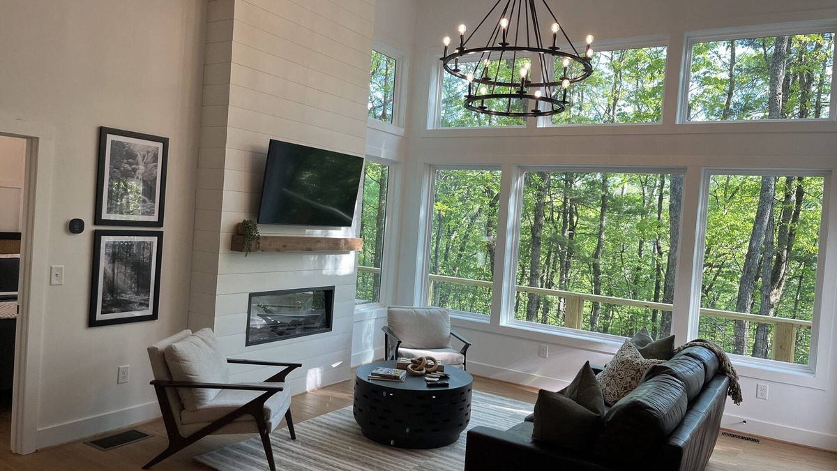 Cleveland Cottage | New Construction Modern Mountain Cabin close to Helen and Dahlonega
