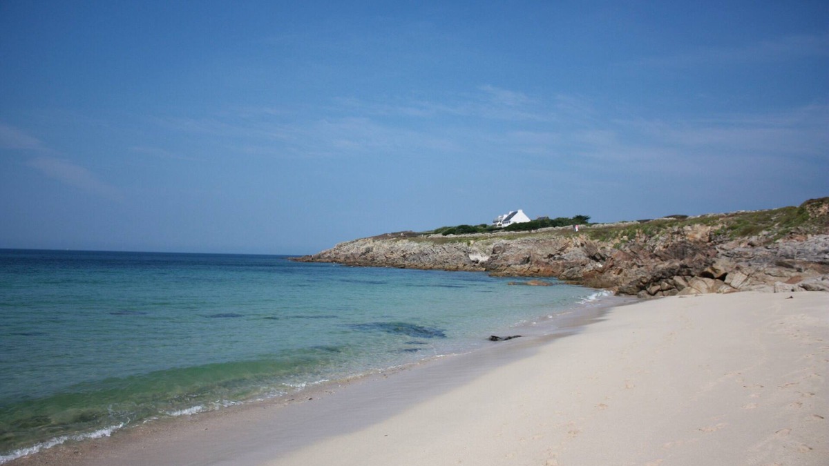 Esquibien House | New construction only a few minutes from the beach, sea view