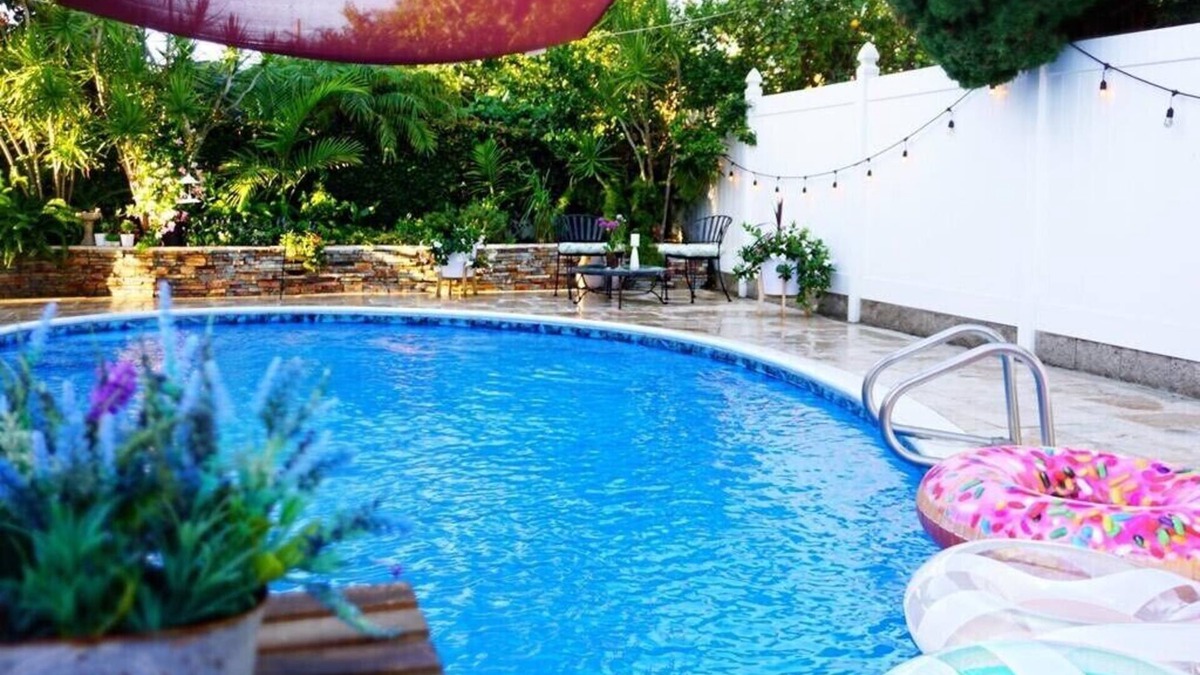 Harbor Apartment | *NEW CONSTRUCTION* Sun Splashed 2b King bed w/pool by LAX, beaches, Disneyland.