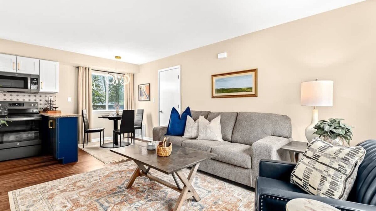 Roseville Apartment | New! Contemporary 1BR Haven, Private & Pristine
